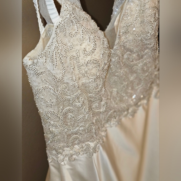 Size 14 beaded Aline wedding dress with pockets unaltered - Picture 12 of 16